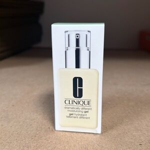 Nwb Clinique Dramatically Different Moisturizing Gel Hydrant 4.2 fl oz/125ml